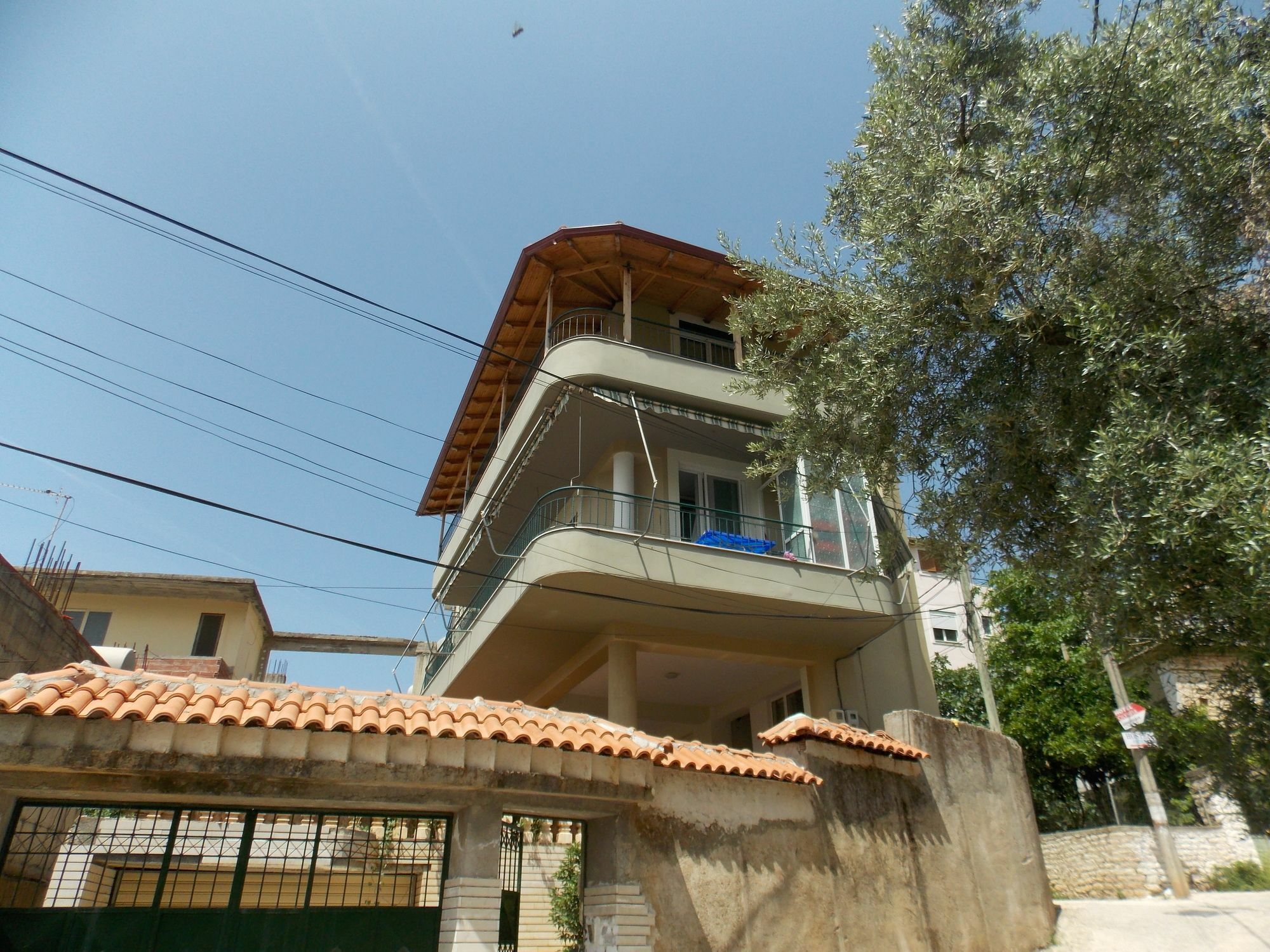 Vila Gjoni ساراندا المظهر الخارجي الصورة